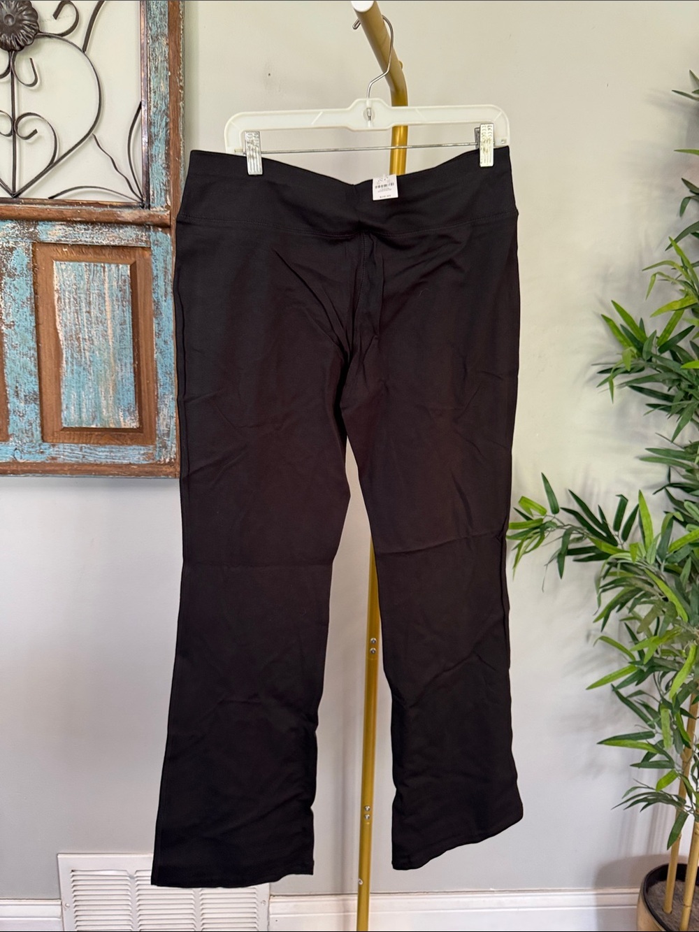 New York & Company Black Stretch bootcut Yoga Pants NWT L - Picture 1 of 16
